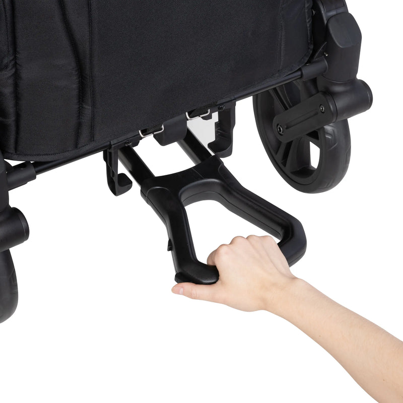 Hide away pull handle of the Baby Trend Navigator 2-in-1 Stroller Wagon